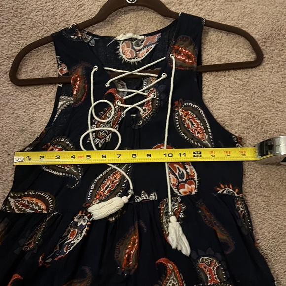 Super cute lace up tank ! - Picture 5 of 6